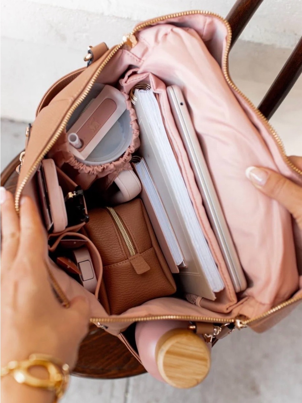 Poppy & Peonies Commuter Backpack - Mocha Mousse - Picture 2 of 7